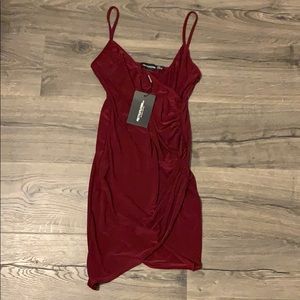 maroon body con dress (never worn)